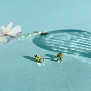 ต่างหูเพชรแท้ทรงกลมเจียระไนแบบบริลเลียนท์ 0.5 กะรัต ทองคำแท้ 18K สำหรับผู้ชายและผู้หญิง ดีไซน์เรียบหรู - Product Image 4