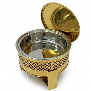Plat de service rond de luxe de style arabe avec base en bois naturel et couvercle en dôme martelé noir, idéal pour le buffet du Ramadan, unité individuelle - Product Image 3