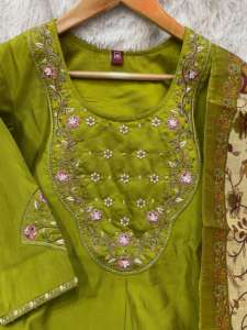 Elegante Conjunto de Kurti de Seda Marina con Bordado de Hilo y Dupatta de Diseño - Product Image 4