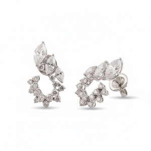 Boucles d'oreilles grimpantes en or blanc 18 carats avec diamants de laboratoire, motif marquise et diamants ronds, design en C, pour elle - Product Image 4