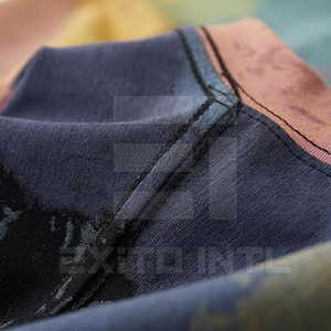 เสื้อยืดผู้ชาย ผ้าผสมไนลอนและคอตตอน ลายพิมพ์เรียบหรือลายแบบ OEM/ODM ออกแบบตามสั่ง ราคาโรงงาน สำหรับฤดูร้อน - Product Image 5