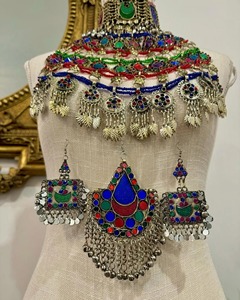 Boucles d'oreilles pendantes ethniques tribales de style antique afghan Kuchi avec clochettes argentées et émail coloré - Product Image 1