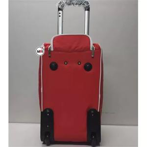 Sac de golf Alpha Psi personnalisé en usine, rouge et blanc, avec personnalisation pour le voyage et le chargement des clubs, modèle sac de golf - Product Image 1