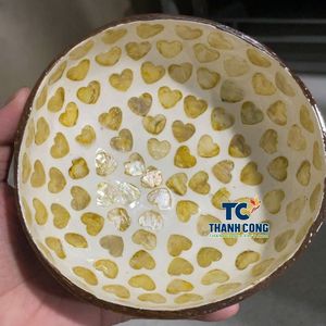 Tazón de Coco Lacado en Oferta, Hecho a Mano con Mosaico de Conchas Marinas Naturales, Ideal para Servir Frutas y Ensaladas, al Mejor Precio - Product Image 1