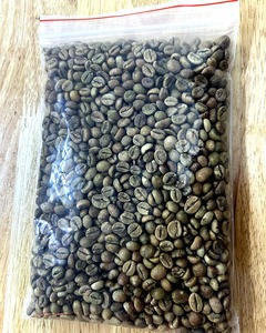 Grains de café vert Robusta du Vietnam naturels non torréfiés colorés en vrac, qualité export, humidité 12,5%, OEM/ODM, Pham Dinh Ho - Product Image 1