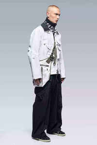 เสื้อแจ็คเก็ตเทคแวร์ผู้ชายสไตล์ไซเบอร์พังก์ สตรีทแวร์ กันลม กันน้ำ มีกระเป๋าหลายช่อง ดีไซน์ล้ำสมัย แนวอูราบัน ฟิวเจอร์ริสติก คาร์โก้โค้ท - Product Image 4