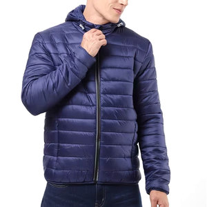 Blouson d'hiver matelassé à capuche pour homme, chaud et confortable, avec logo frontal, écologique et respirant, idéal pour les sorties décontractées et la superposition - Product Image 1