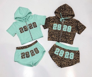 Ensemble sweat à capuche court zippé et short Dolphin pour femme, imprimé léopard guépard - Product Image 1