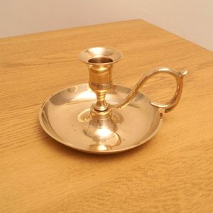 Porte-bougie en laiton artisanal avec poignée, support vintage poli pour bougies coniques, décoration intérieure, mariage, décoration de table à manger - Product Image 3