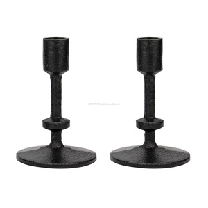 Candelabros cónicos de tallo de Material de hierro fundido para decoración del hogar minimalista antiguo a la venta desde India - Product Image 1