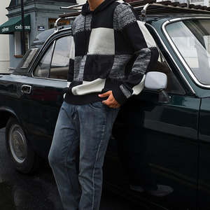 Sudadera con capucha de colores modernos, unisex, para uso casual y urbano. Sudadera con capucha de colores. - Product Image 4