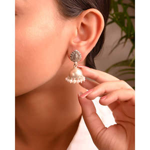 Pendientes de Moda Meera Jaipur Pariza, Tono Plateado - Product Image 1