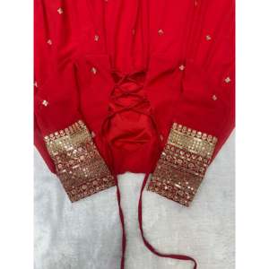 Robe de soirée trapèze faite main de créateur en mousseline avec broderies et taille naturelle - Product Image 2