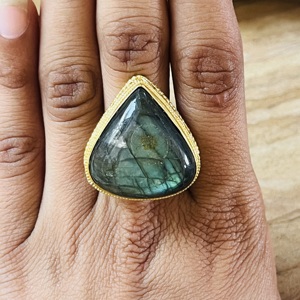 Unique Design Labradorite Vintage <b>Ring</b> 18K Gold Plated Brass Solitaire Jewelry Chunky Large Stone <b>Ring</b> Wholesale <b>Statement</b> <b>Ring</b> - Product Image 6