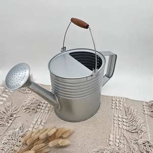 Regadera de metal clásica para jardín con boca ancha para un llenado rápido y una limpieza conveniente - Product Image 2