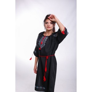 Robe en lin brodée de style ukrainien, de la meilleure qualité, pour femmes, traditionnelle et naturelle, lavable, faite à la main. - Product Image 5
