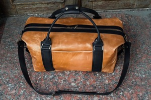 กระเป๋าเดินทางหนังแท้สีเข้มสไตล์วินเทจ กระเป๋าเดินทางสุดสัปดาห์สำหรับผู้ชายและผู้หญิง ความจุขนาดใหญ่ พกพาสะดวก กระเป๋าถือขึ้นเครื่องแบบคลาสสิก - Product Image 4