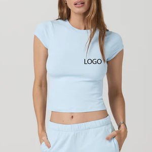 Camiseta de cuello redondo para mujer, corte ajustado, estilo urbano moderno, ropa de verano, informal, para exteriores, colección de verano, color liso - Product Image 1