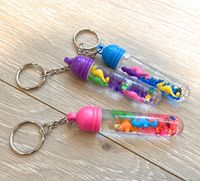 Porte-clés en acrylique liquide avec impression UV, design rectangulaire durable pour souvenirs promotionnels et cadeaux