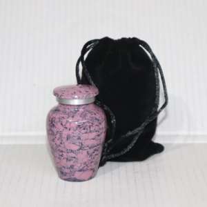 Urna Conmemorativa de Metal Plateado y Negro Brillante con Diseño de Figura Religiosa para un Funeral Tranquilo - Product Image 4