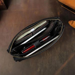 Pochette d'affaires en cuir véritable avec finition haut de gamme et organisation pratique pour les professionnels de bureau, en vente à prix réduit - Product Image 4