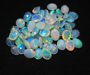 5x7mm Natural Welo Opal Oval Cut Gemstone with Play of Color/<b>Fire</b> Factory Direct Supply for Jewelry Making - Product Image 1