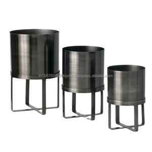 Vente chaude Intérieur Décoratif Gravé Jardinières Feuille De Fer En Métal Élégant Pot De Fleur Avec Support Exclusif De Haute Qualité Jardinières - Product Image 1