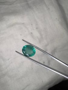 Vente en gros de pierres précieuses vertes naturelles d'émeraude zambienne de 3,80 carats, taille ovale, pour la fabrication de bagues, pendentifs, colliers et bijoux - Product Image 2