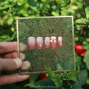 Présentoir de vernis à ongles en forme de carré en verre à cadre doré