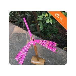 [DISPONIBLE] Jouet libellule en bambou peint à la main pour activités de vol en plein air, jeu pour enfants, divertissement familial, en provenance du Vietnam - Product Image 1