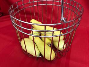Panier à fruits en métal à base large avec un design pliable écologique pour contenir des produits variés, accès facile et flux d'air libre - Product Image 4