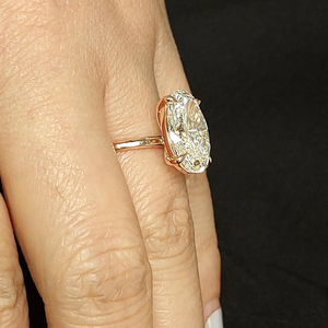 Bague de fiançailles pour femme en or rose avec diamant taille ovale, pierre naturelle, style classique - Product Image 2