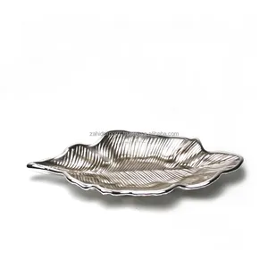 Plateau décoratif en métal rond multifonctionnel moderne en aluminium fait main élégant pour présentation sur table par Zahid Exports - Product Image 2