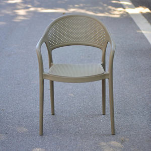 Silla de plástico moldeado estilo King de color beige - Una silla de jardín ideal para un comprador inteligente - Product Image 1