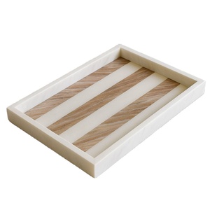 Plateau en marbre rayé avec sections en bois Plateau de service décoratif pour apéritifs, collations ou décoration de la maison - Product Image 1