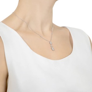 Collier de luxe en or jaune 9 carats avec diamant de laboratoire taille baguette brillant 0,457 carats, pour femme, délicat et raffiné, vente en gros - Product Image 2