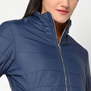 Veste matelassée élégante pour femmes, manteau d'hiver léger et chaud, veste à capuche isolée, fabrication sur mesure OEM ODM, vente en gros - Product Image 6