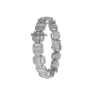 Bracelet tennis en moissanite pour femme, plaqué or rhodié 18 carats, coupe baguette, design géométrique de luxe - Product Image 2