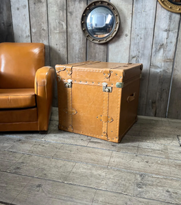 Coffre de rangement vintage en cuir tanné fait main, durable, avec serrures en laiton, clous et protections d'angle, meuble de salon - Product Image 2