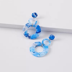 Boucles d'oreilles pendantes légères en résine époxy faites à la main, bijoux de mode tendance pour femmes, fournisseur en gros, export - Product Image 5