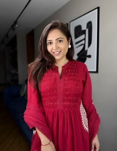 Ensemble haut et pantalon en soie romaine élégant avec dupatta et bracelet – Collection ethnique festive pour femme, confortable pour le quotidien et les fêtes, séchage rapide - Product Image 3