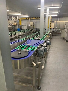 Machines de remplissage automatiques PLC pour eau pétillante pure, haute efficacité, ligne d'embouteillage par SS Engineers Consultants - Product Image 3