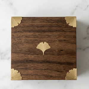 Boîte de rangement en bois de luxe avec incrustation en laiton motif Ginkgo, boîte à bijoux artisanale en noyer pour salon, cuisine, armoire - Product Image 1