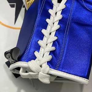 Guantes de Boxeo Profesionales Azules/Blancos/Dorados con Cordones Ajustables para Sparring y Combate, Guantes de MMA con Logotipo Personalizado OEM ODM - Product Image 3