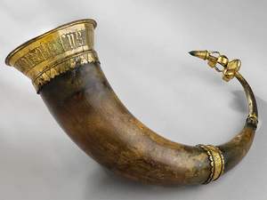 Cuerno Vikingo para Beber con Soporte de Cuerno - Decoración Feng Shui Hecha a Mano de Alta Calidad con Logotipo y Diseño Personalizados - Product Image 3