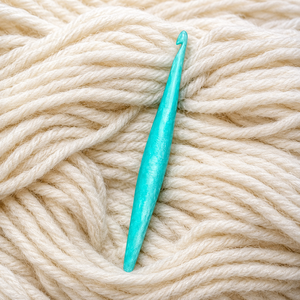 Exclusive Simple Ergonomic Resin <b>Crochet</b> <b>Hook</b> Lightweight 15cm Handmade Knitting <b>Hook</b> for Wool Yarn Smooth Finish - Product Image 3