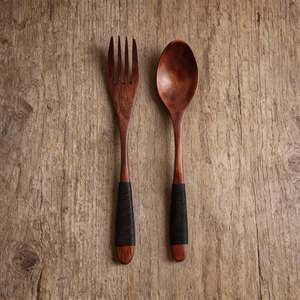 ชุดช้อนและส้อมไม้พร้อมด้ามจับหุ้ม – อุปกรณ์ทำมือจากวัสดุธรรมชาติ - Product Image 2