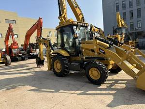 Achetez une chargeuse-pelleteuse Caterpillar 420F d'occasion de qualité supérieure à prix avantageux, moteur 55 KW, bon état. - Product Image 2