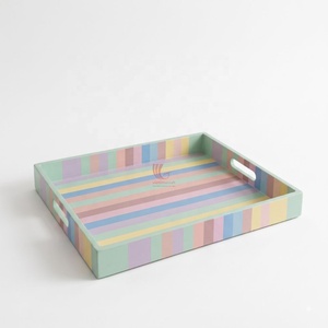 Plateau de service rayé avec poignée, couleurs pastel, design rectangulaire en bois pour usage domestique, Viettimecraft Wholesale - Product Image 1
