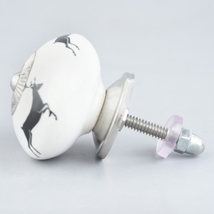 Poignées de tiroir et de placard en céramique noire traditionnelle faites à la main en forme de renne pour commodes et armoires de cuisine - Product Image 6